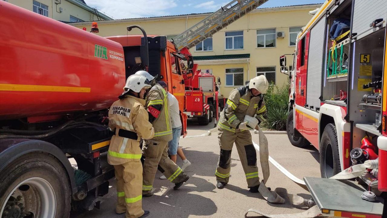 Сотрудники ГКУ РК «Пожарная охрана Республики Крым» приняли участие в  пожарно-тактических учениях на базе школы-детского сада - Лента новостей  Крыма