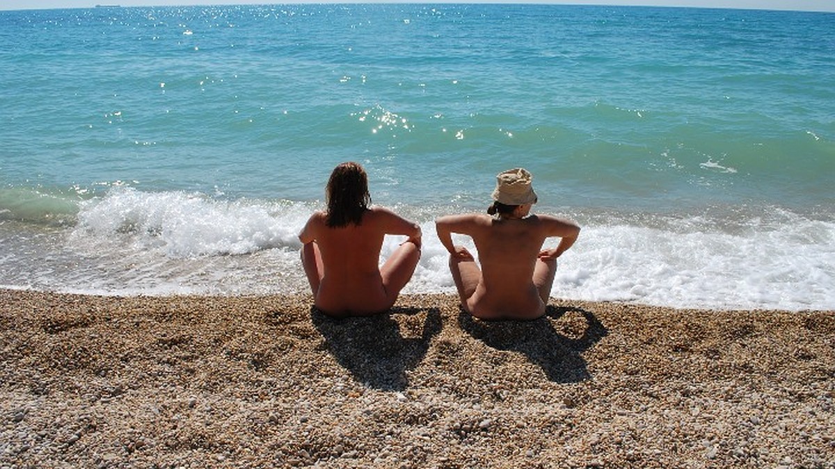 Коктебель и Лисья Бухта - голые на пляже (20 фото)