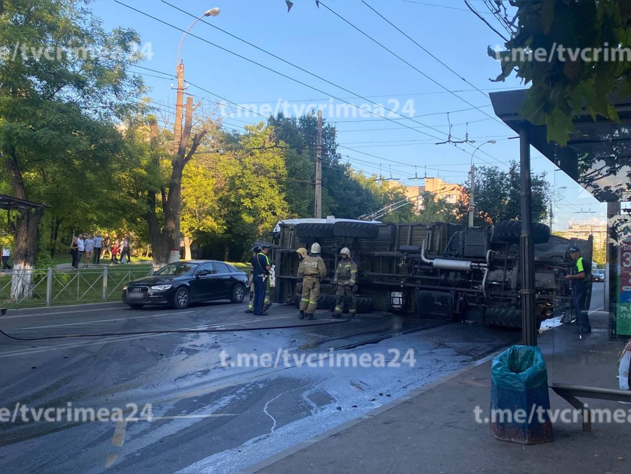 В Симферополе перевернулся грузовик - Лента новостей Крыма