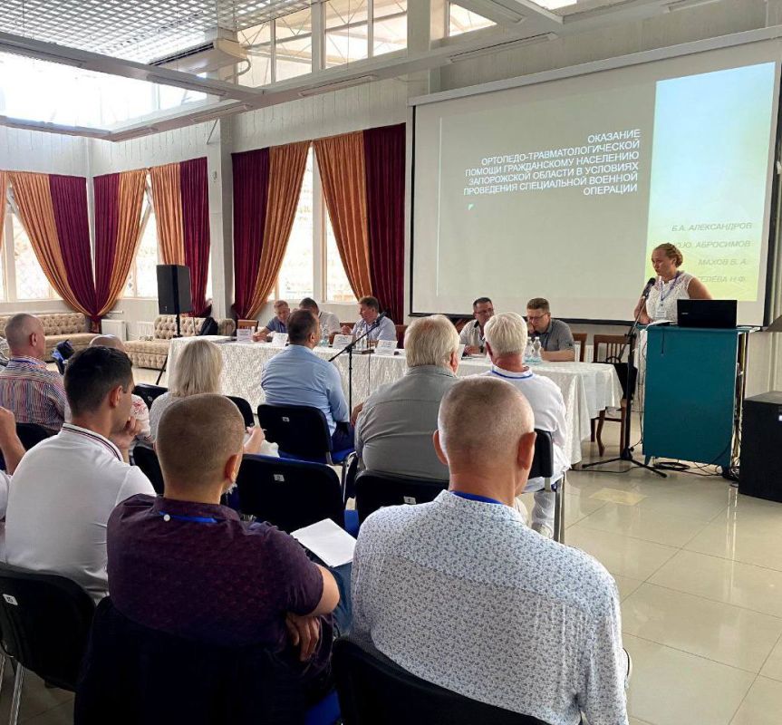 конференция боев. конор макгрегор фото 2022. конор макгрегор на пресс конференции. конференция боев. конференция боя.