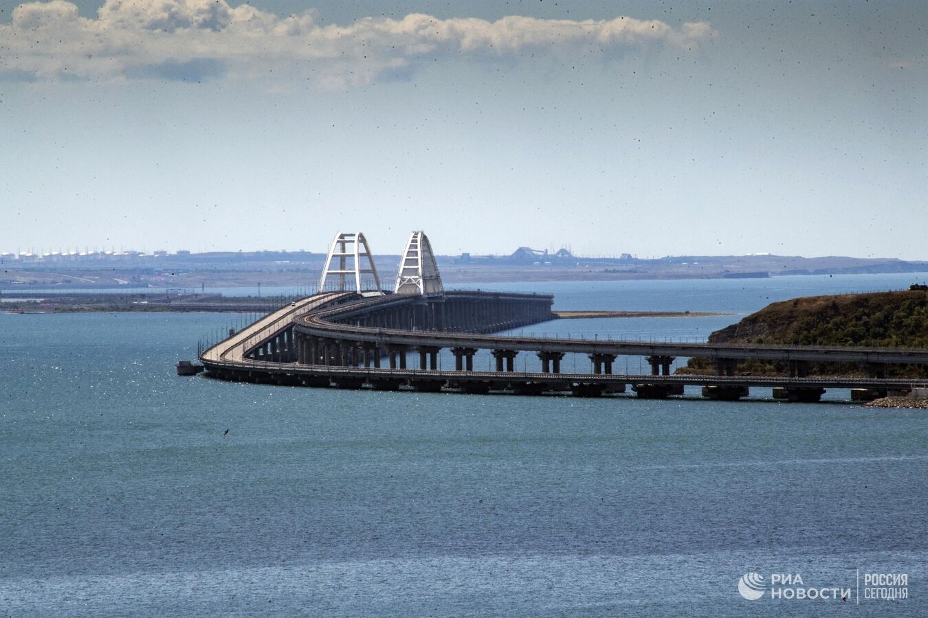 По Крымскому мосту приостановили движение машин - Лента новостей Крыма