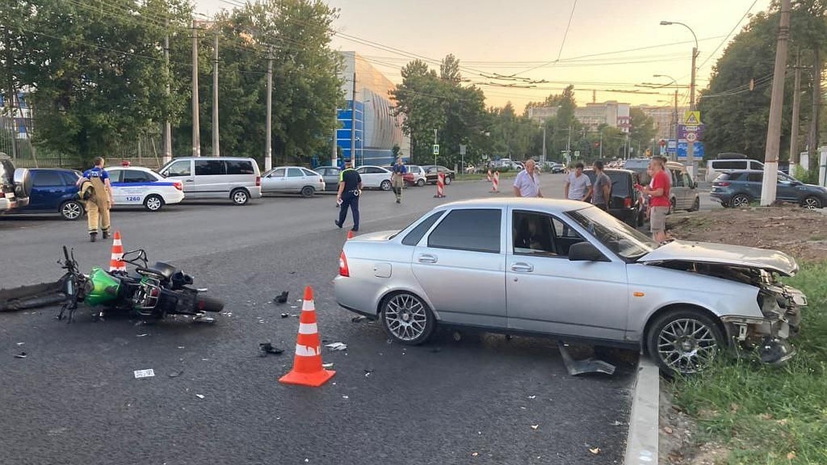 В Симферополе 50-летний мотоциклист попал в больницу после столкновения с  легковушкой - Лента новостей Крыма