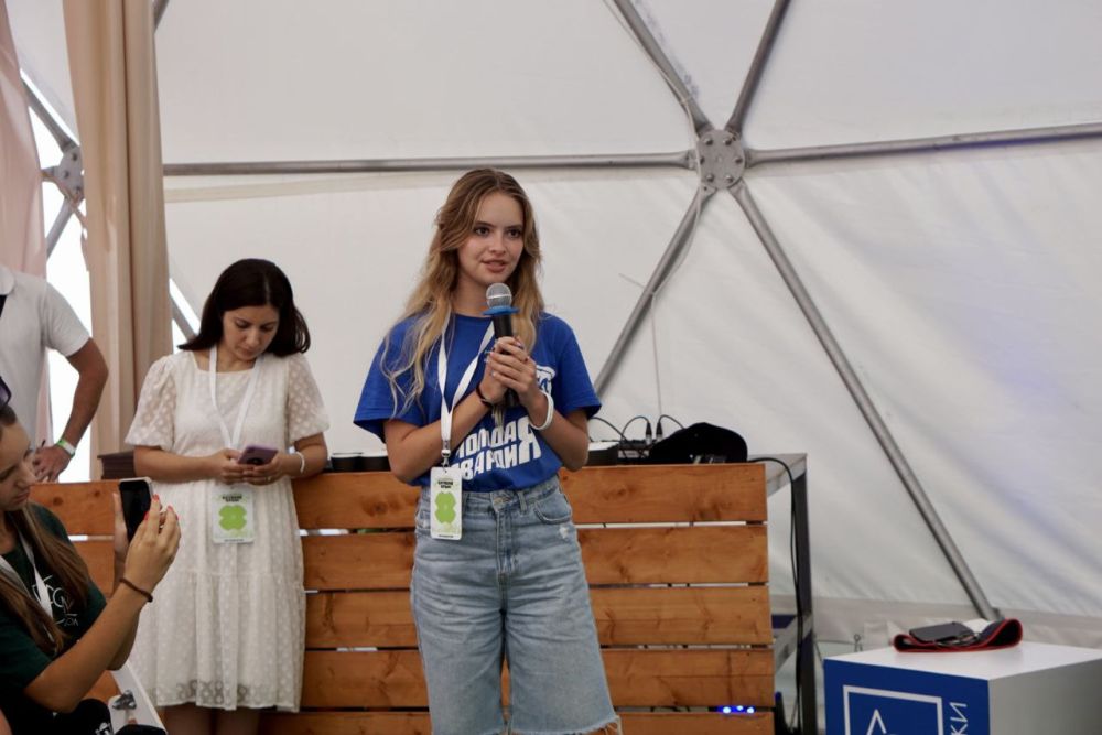 Всегда с молодежью. Всегда с молодежью. Современная молодежь. Беседа с молодежью в доме культуры. Молодежные общественные организации.