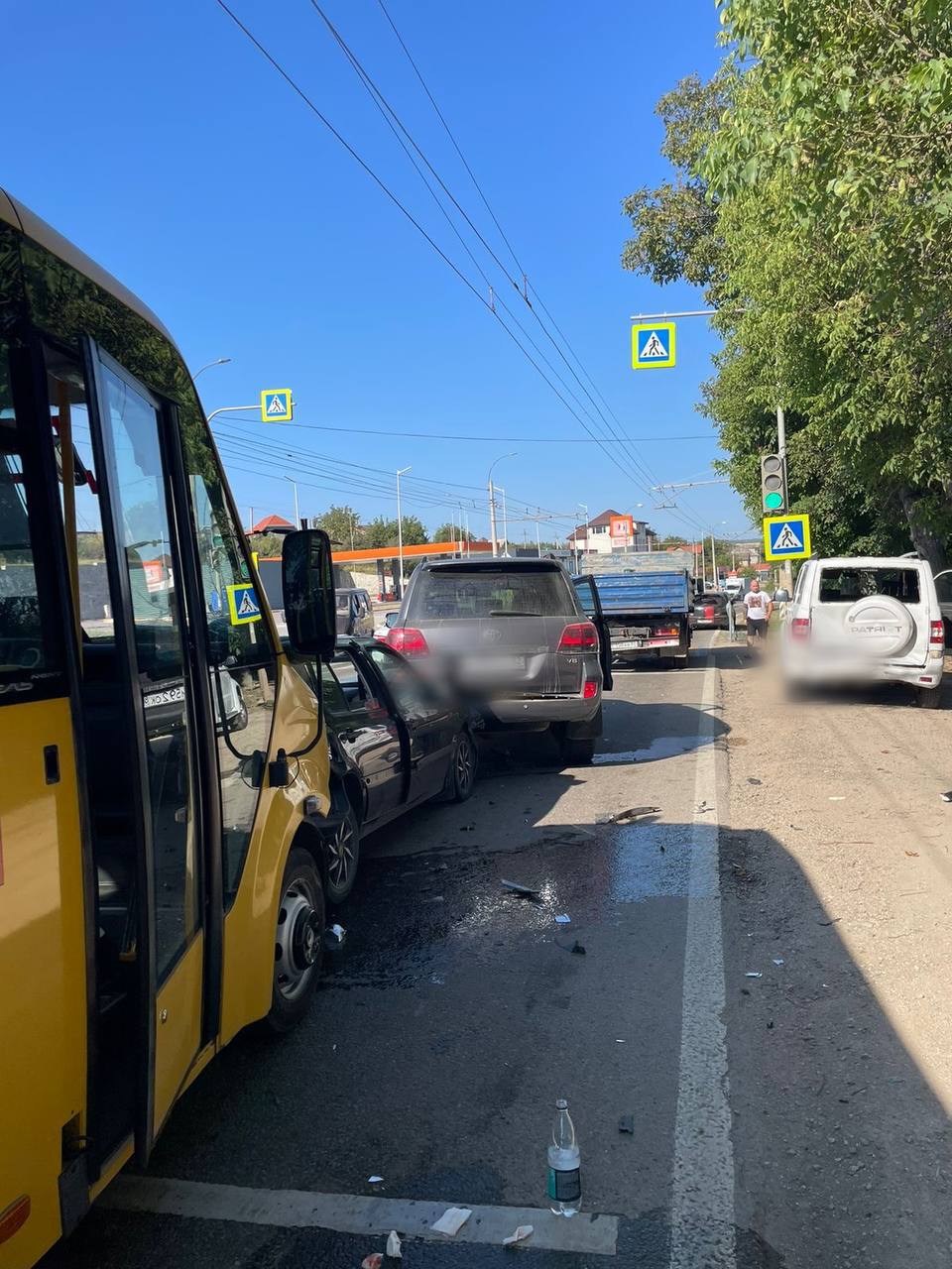 Автобус с учителями из Ялты попал в аварию: пострадали 2 человека - Лента  новостей Крыма