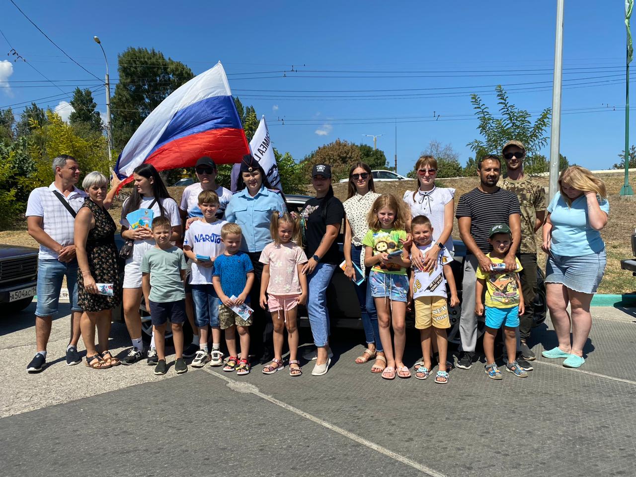 В Керчи сотрудники ГИБДД и активисты-автолюбители агитпробегом привлекли  внимание к детской дорожной безопасности - Лента новостей Крыма