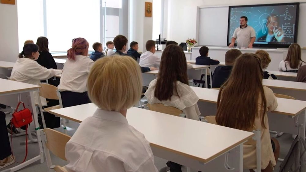 В российские школы вернули уроки НВП и научат детей программировать беспилотники