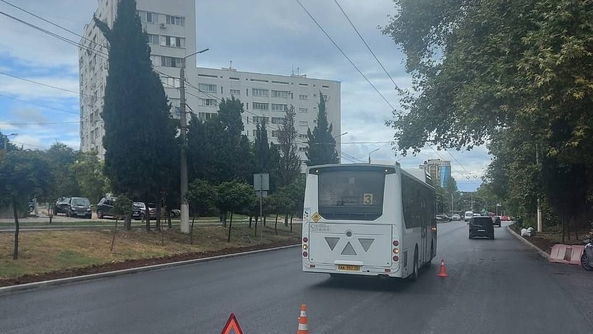 В Севастополе автобус сбил женщину: ее увезли в больницу - Лента новостей  Крыма