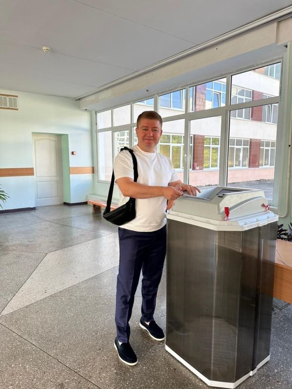 Член ОП РК Ибраим Ширин уже проголосовал на избирательном участке №268 в одиннацатой гимназии Симферополя, теперь ему предстоит работа по наблюдению за выборами в Центре общественного наблюдения