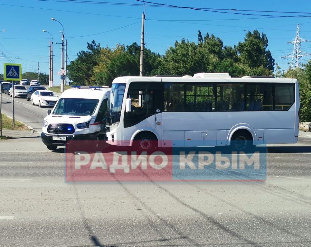 В Симферополе автобус протаранил машину скорой помощи - Лента новостей Крыма