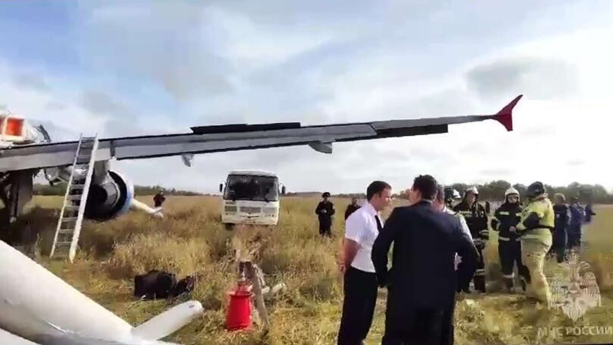 Посадка в поле самолета Сочи - Омск: названа предварительная причина -  Лента новостей Крыма