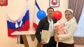 В Симферополе провели торжественную регистрацию рождения девочки, которая стала 12 ребёнком в своей семье