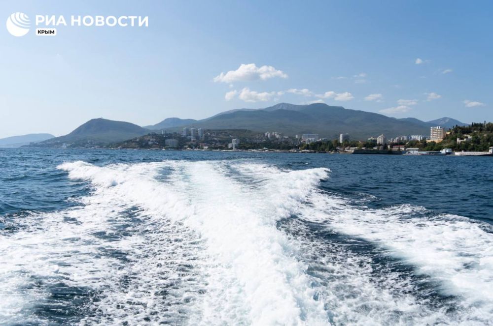 Тем временем в Крыму идет четвертый месяц лета