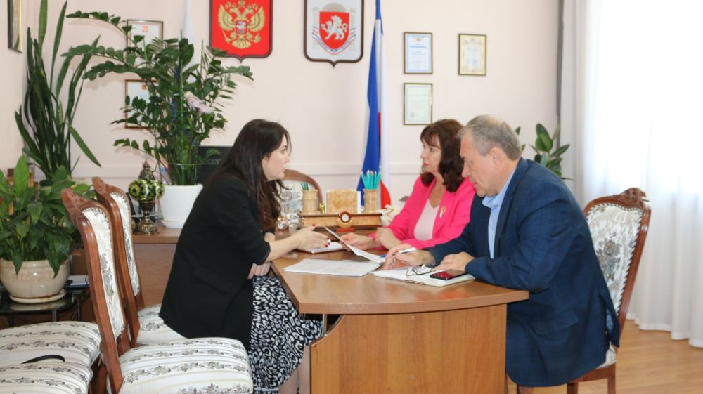 Министр культуры провела рабочую встречу с директором Крымскотатарского музыкально-драматического театра