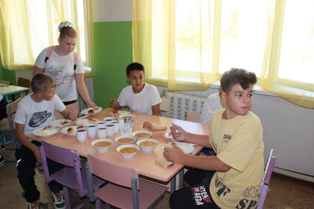 Владислав Хаджиев: 20 сентября, без предупреждения провел выездной мониторинг организации питания в Лесновской и Молочненской средних школах