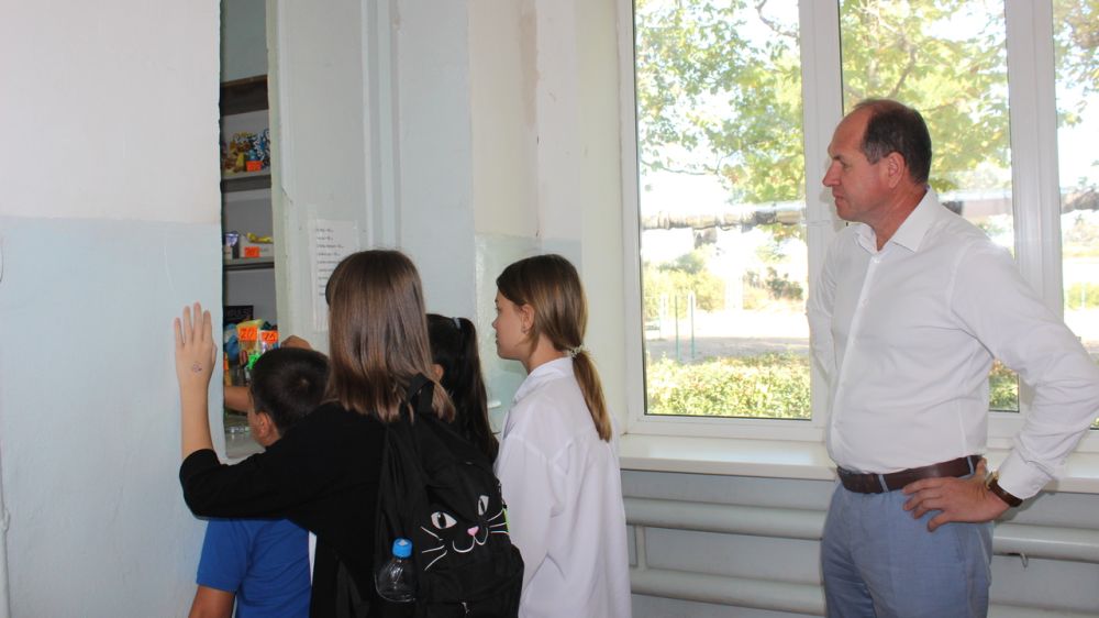 Глава администрации Владислав Хаджиев провел выездной мониторинг организации питания в школах