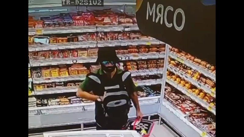 В Евпатории похититель продуктов угрожал порезать работников магазина