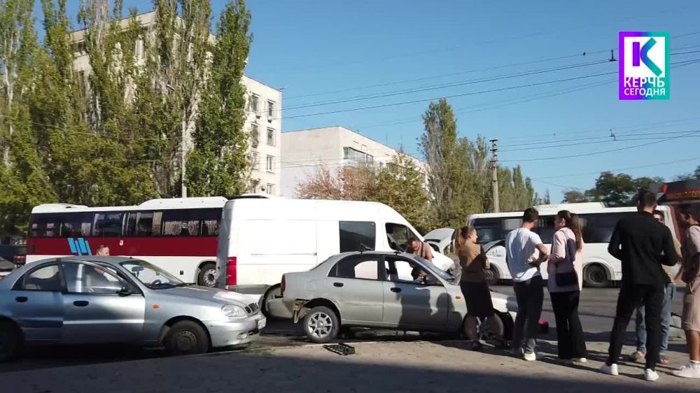 Серьезная авария в Керчи: двое пострадавших