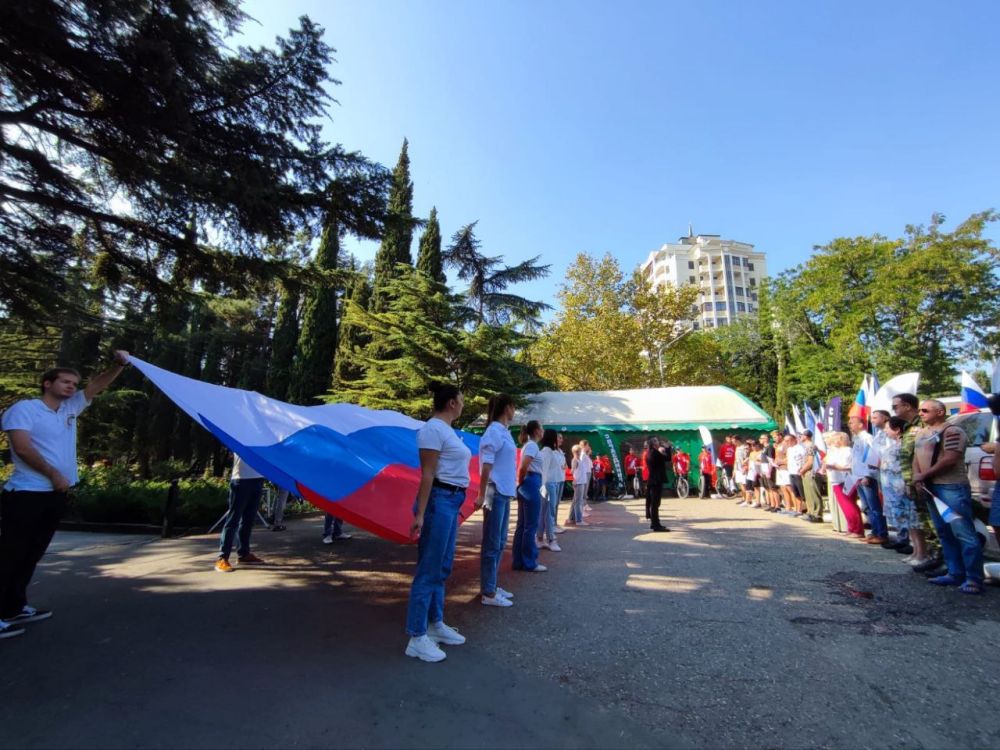 Крым отмечает. Палаточный лагерь Орленок Профстарты. Профессиональные старты Орленок. Картинки Профстартов Орленок.