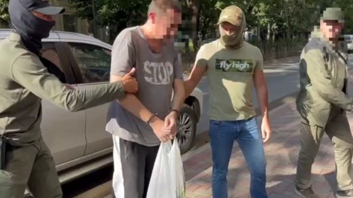 В Керчи поймали мужчину, который шпионил за российскими военными