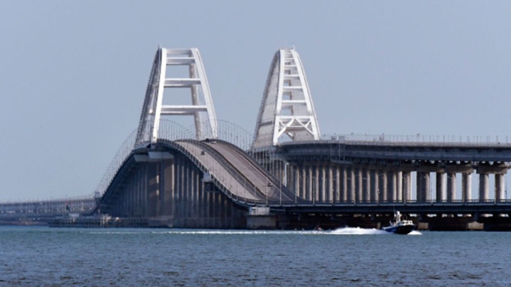 Крымский мост закрыли для движения машин