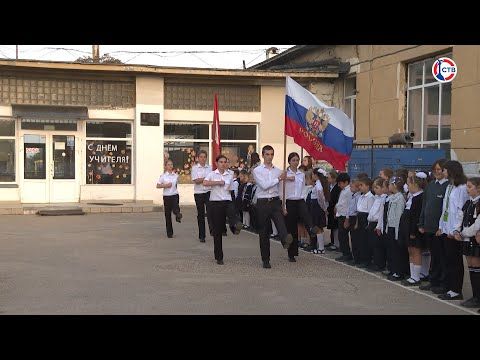 «Разговоры о важном»: в севастопольских школах провели урок, посвященный Дню учителя