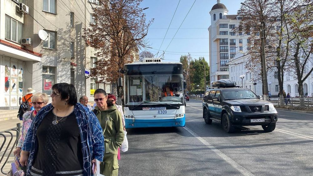 Напряжения больше нет: в центре Симферополя встали троллейбусы