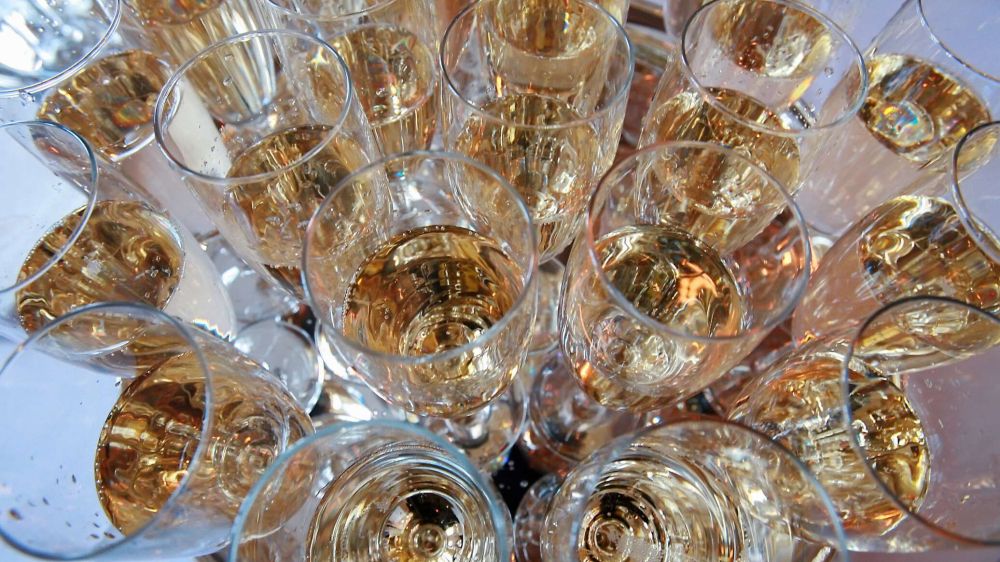 За шампанским из Крыма встают в очередь в Москве