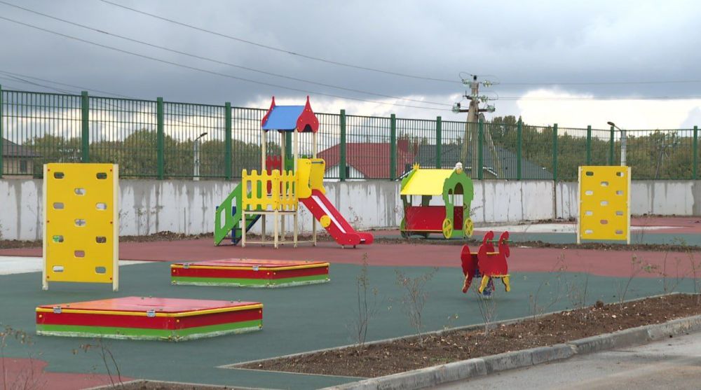 Осталось покрасить – и готово! Строительство нового детского сада завершают в Симферопольском районе