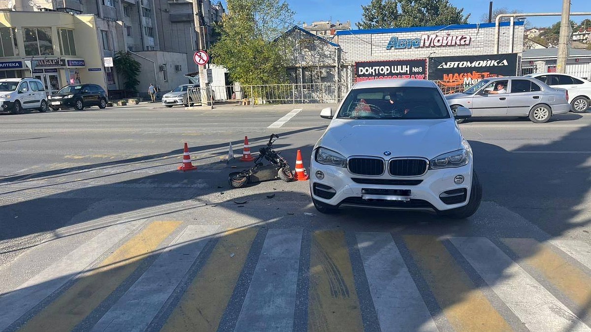 В Севастополе женщина на BMW сбила самокатчика: мужчина в больнице - Лента  новостей Крыма