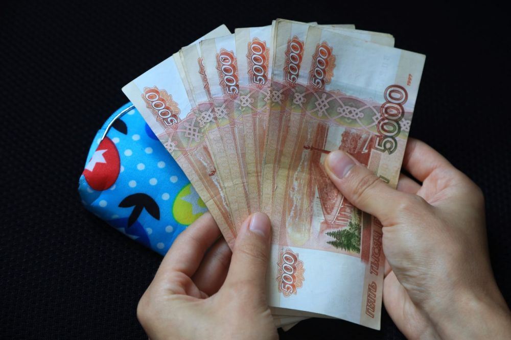 Большинство крымчан стараются иметь сбережения в размере одного-двух окладов
