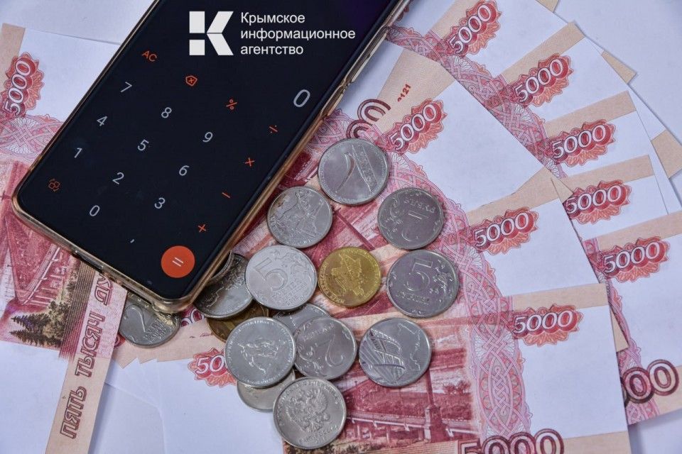 В Ялте приставы взыскали с фармацевтической компании 832 тысячи рублей долга по налогам
