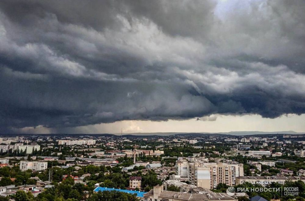В Крыму ожидаются дожди при штормовом ветре