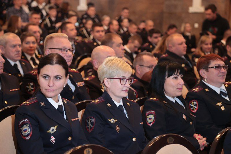 Сегодня, в День сотрудника органов внутренних дел Российской Федерации, крымские полицейские принимали поздравления