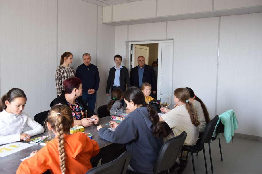 Глава Красногвардейского района Роман Шантаев посетил Полтавский Дом культуры
