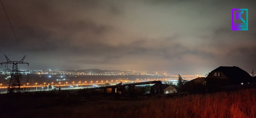 Керчане фотографируют ночной город