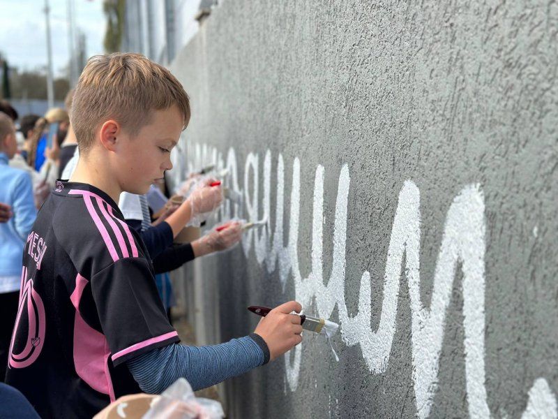 На фестивале в Балаклаве создали патриотическое граффити ко Дню героя Отечества