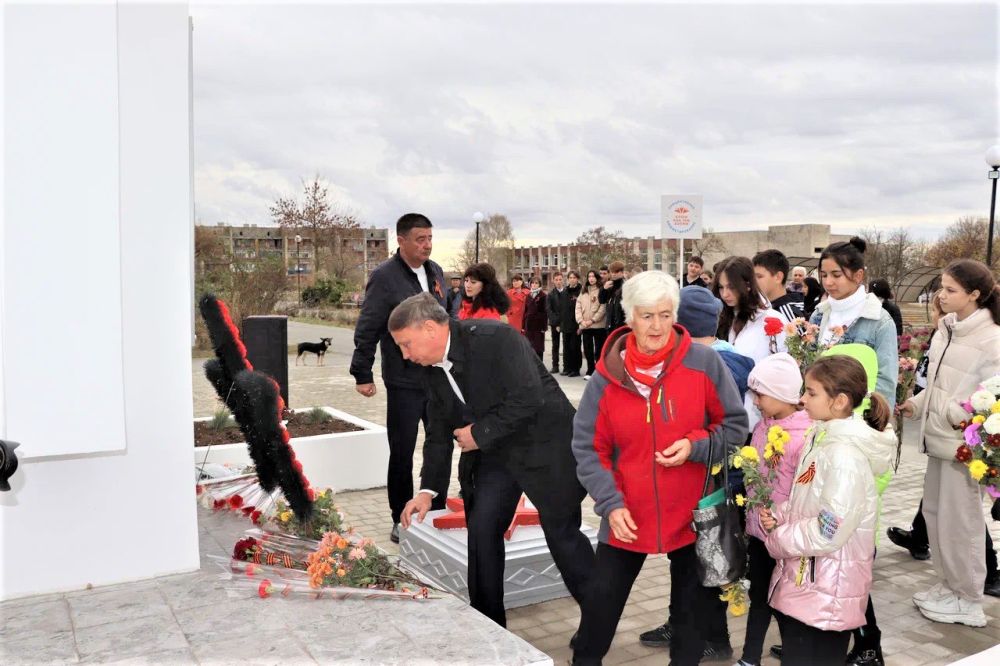 В Красногвардейском районе состоялась церемония открытия обновленного Памятного знака воинам-односельчанам, участникам ВОВ
