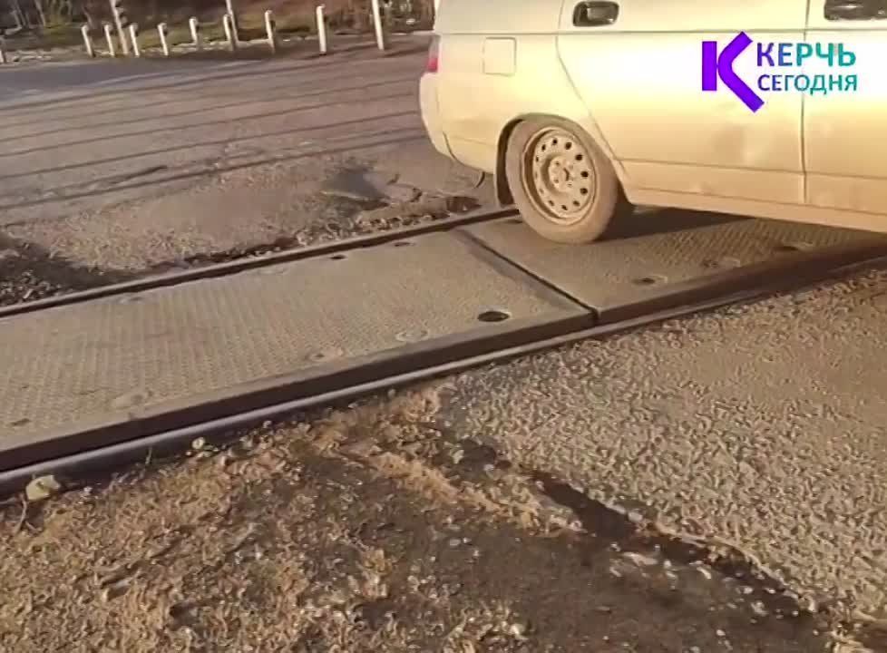 Керчане требуют отремонтировать ж/д переезды в Керчи