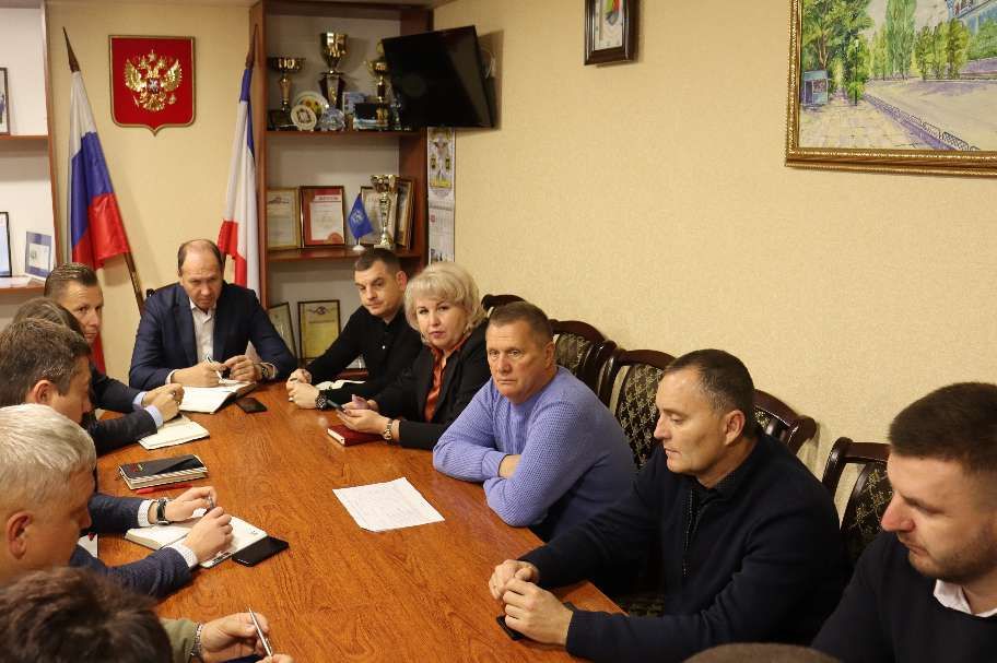 Владислав Хаджиев провёл совещание с руководителями ресурсоснабжающих предприятий района