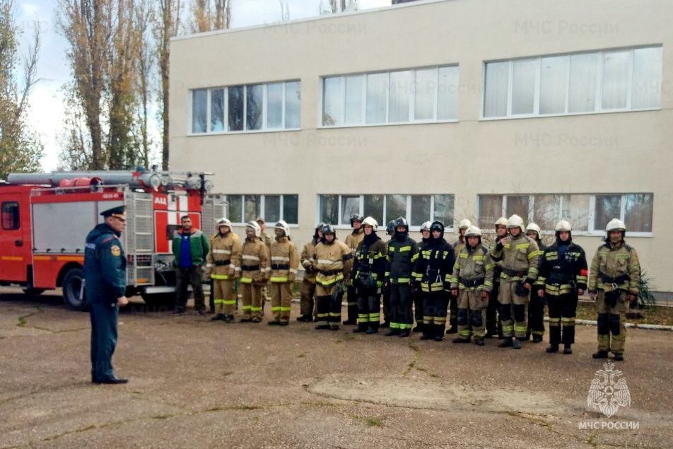 В Керчи прошли пожарно-тактические учения в средней общеобразовательной школе