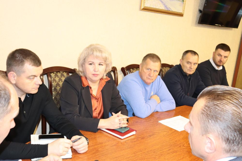 Глава администрации Сакского района Владислав Хаджиев провёл совещание с руководителями ресурсоснабжающих предприятий района