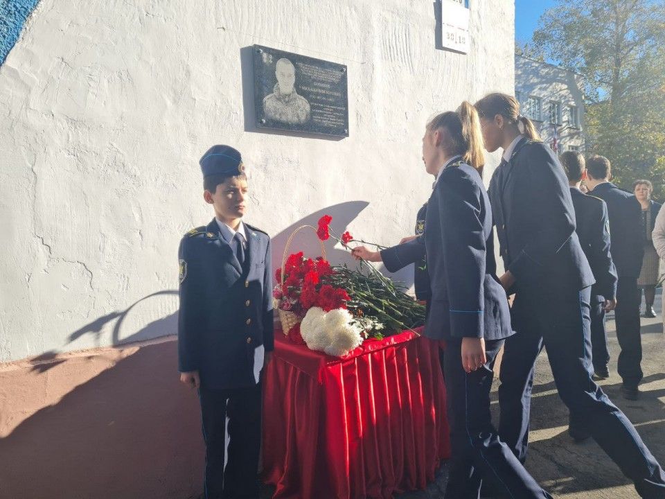 На здании симферопольской школы №39 открыли памятные доски героям СВО