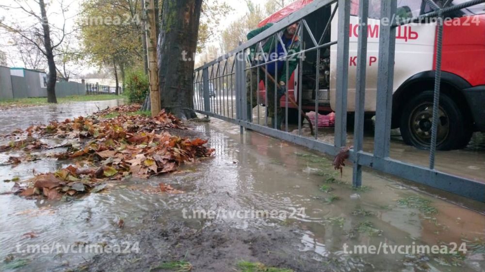 В Керчи из-за дождя подтопило несколько улиц