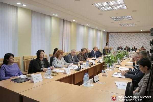 Комитеты крымского парламента обсуждают проект республиканского закона «О бюджете Республики Крым на 2024 год и на плановый период 2025 и 2026 годов»