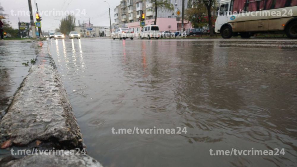 В Керчи из-за дождя подтопило несколько улиц