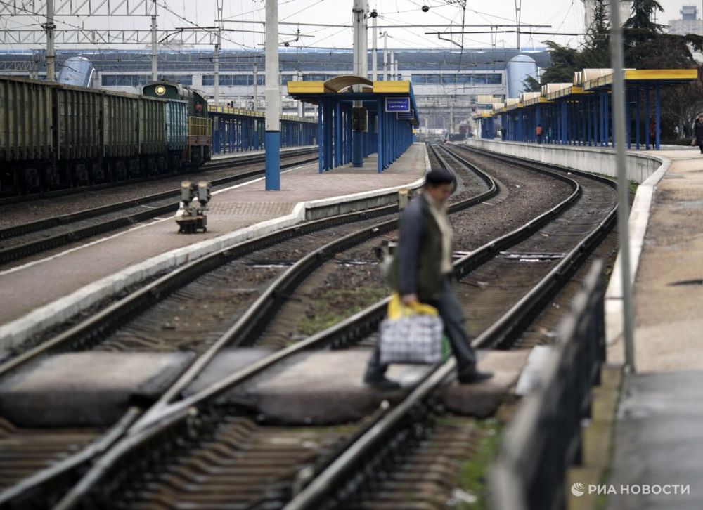 Проект новой железной дороги в Крым еще разрабатывается, сообщил Хуснуллин