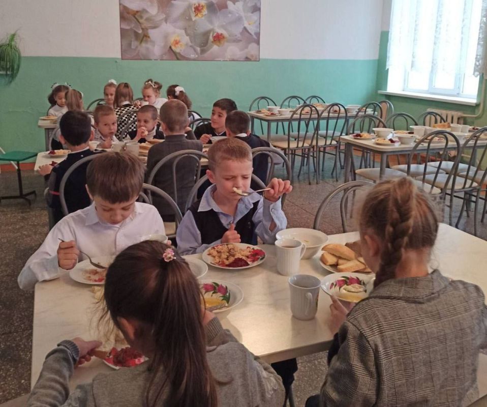 Продолжаю проводить проверки качества питания в общеобразовательных учреждениях Белогорского района