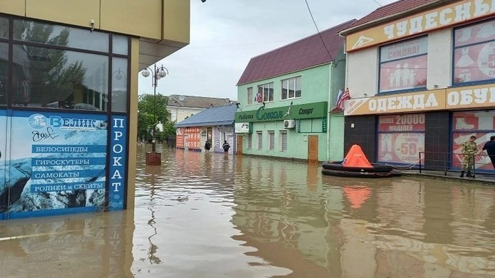 В Крыму объявлено штормовое предупреждение из-за угрозы подъема уровня рек