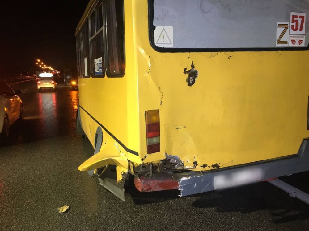 Легковушка столкнулась с автобусом под Симферополем
