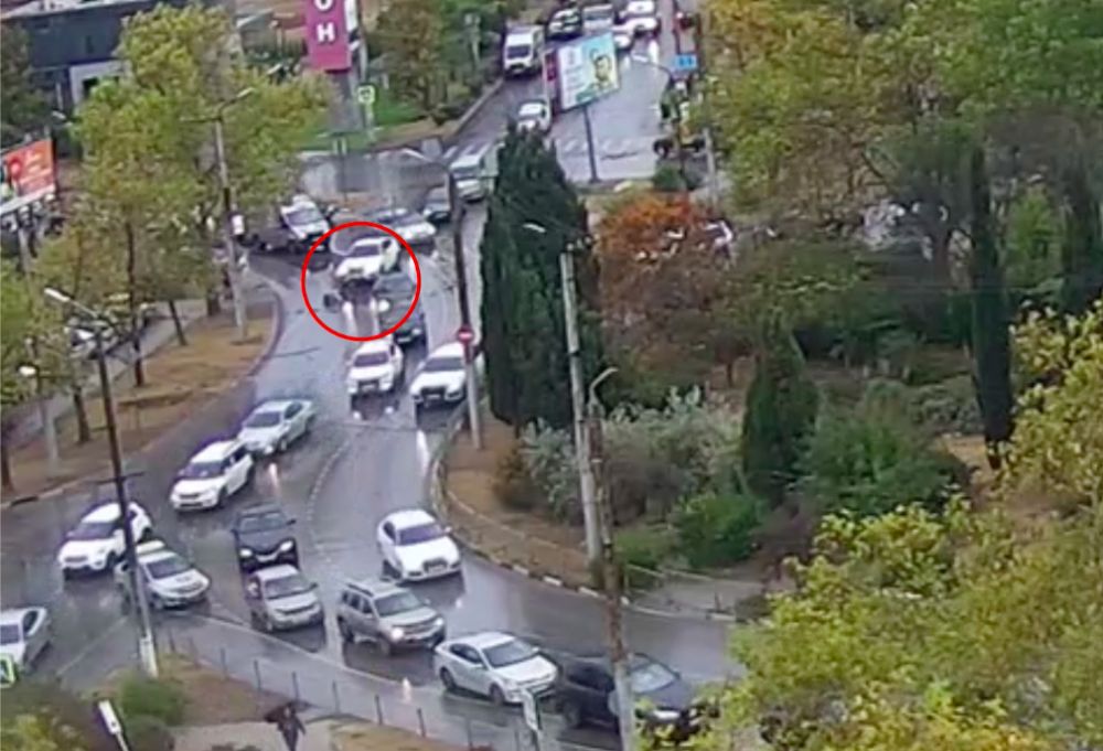 В Севастополе разыскивают водителя белого авто, сбившего пенсионерку